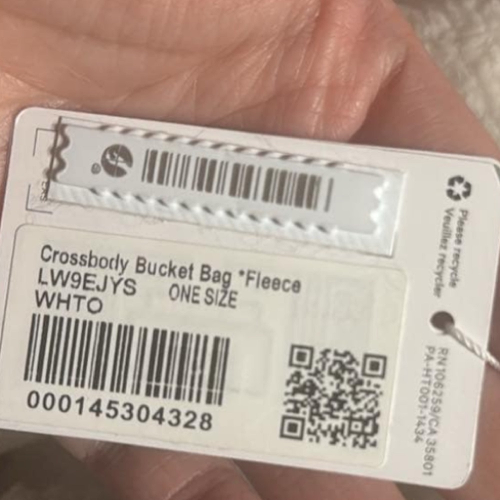 NWT Lululemon New Year Crossbody Fleece Bucket Bag 2.5L WORDMARK White Opal LOGO - Picture 7 of 7